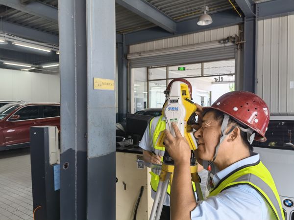 上海亚欧汽车销售服务有限公司钢结构厂房安全性检测现场5